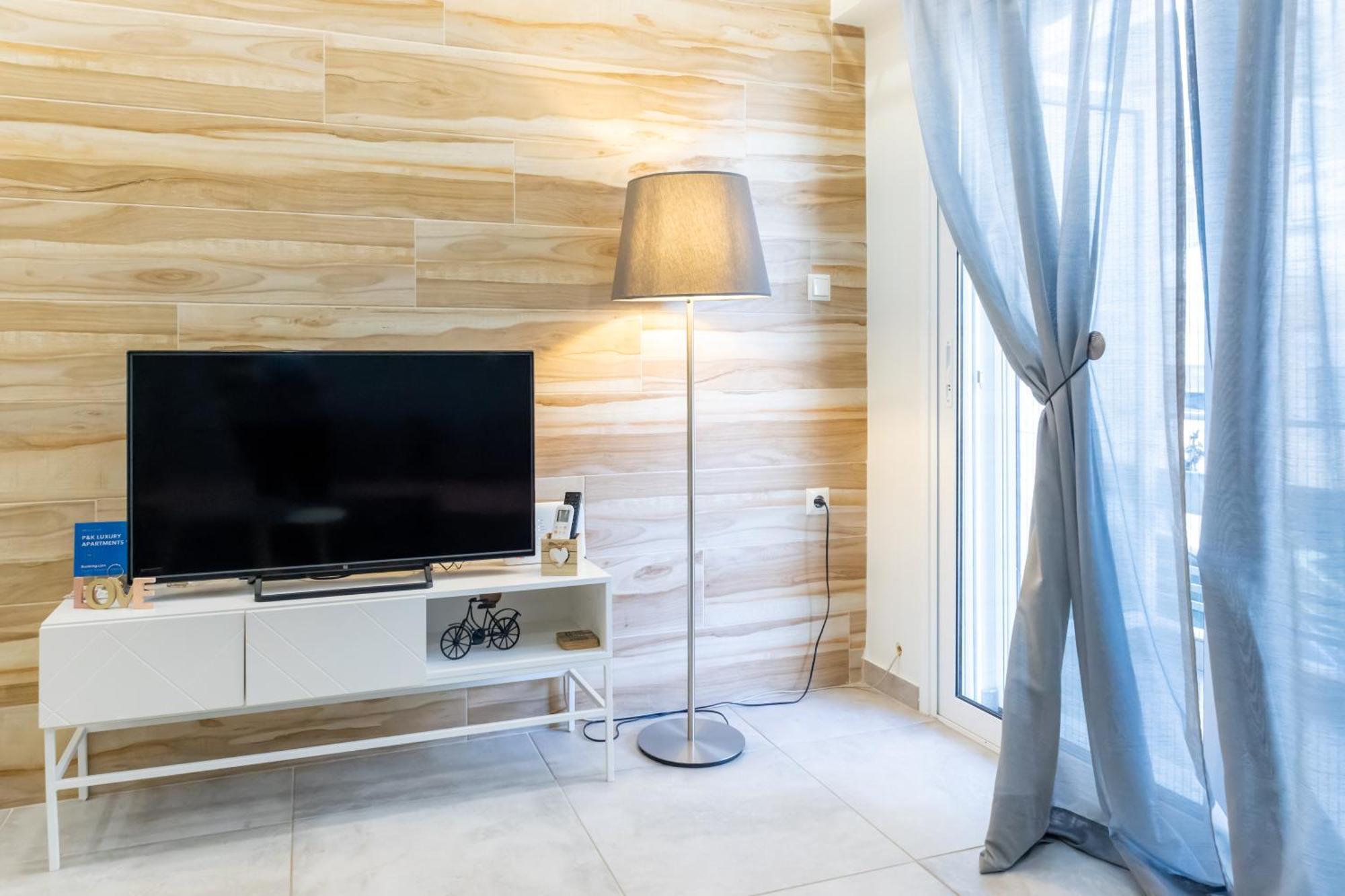 P&K Luxury Apartments 1 Kalamata Exterior photo